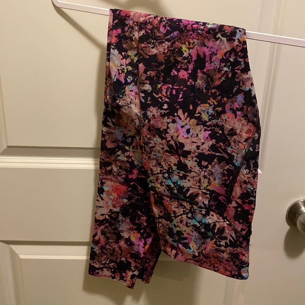 COPY - Base Pace High-Rise Tight 28” - Stencil Blossom Red Multi *Nulux 10